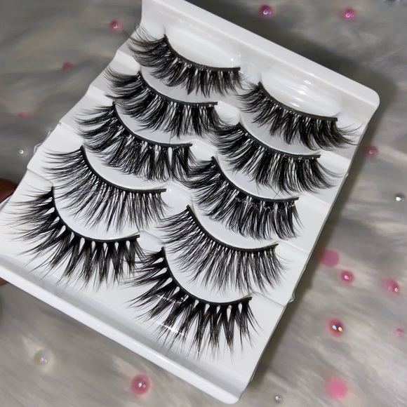 Lashes - Picture 6 of 8